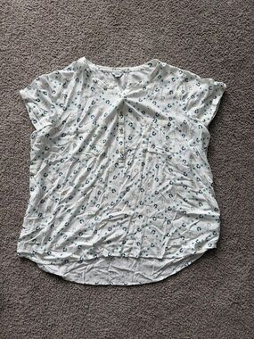 Cream Floral Short-Sleeve Button-Front Blouse